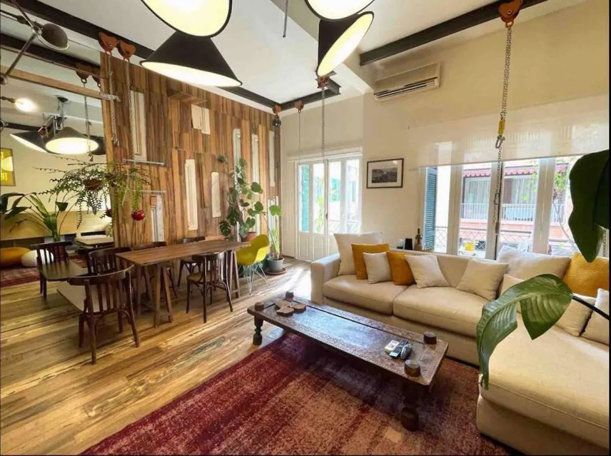 Designer 1Br Apt In Gemmayze Beirut