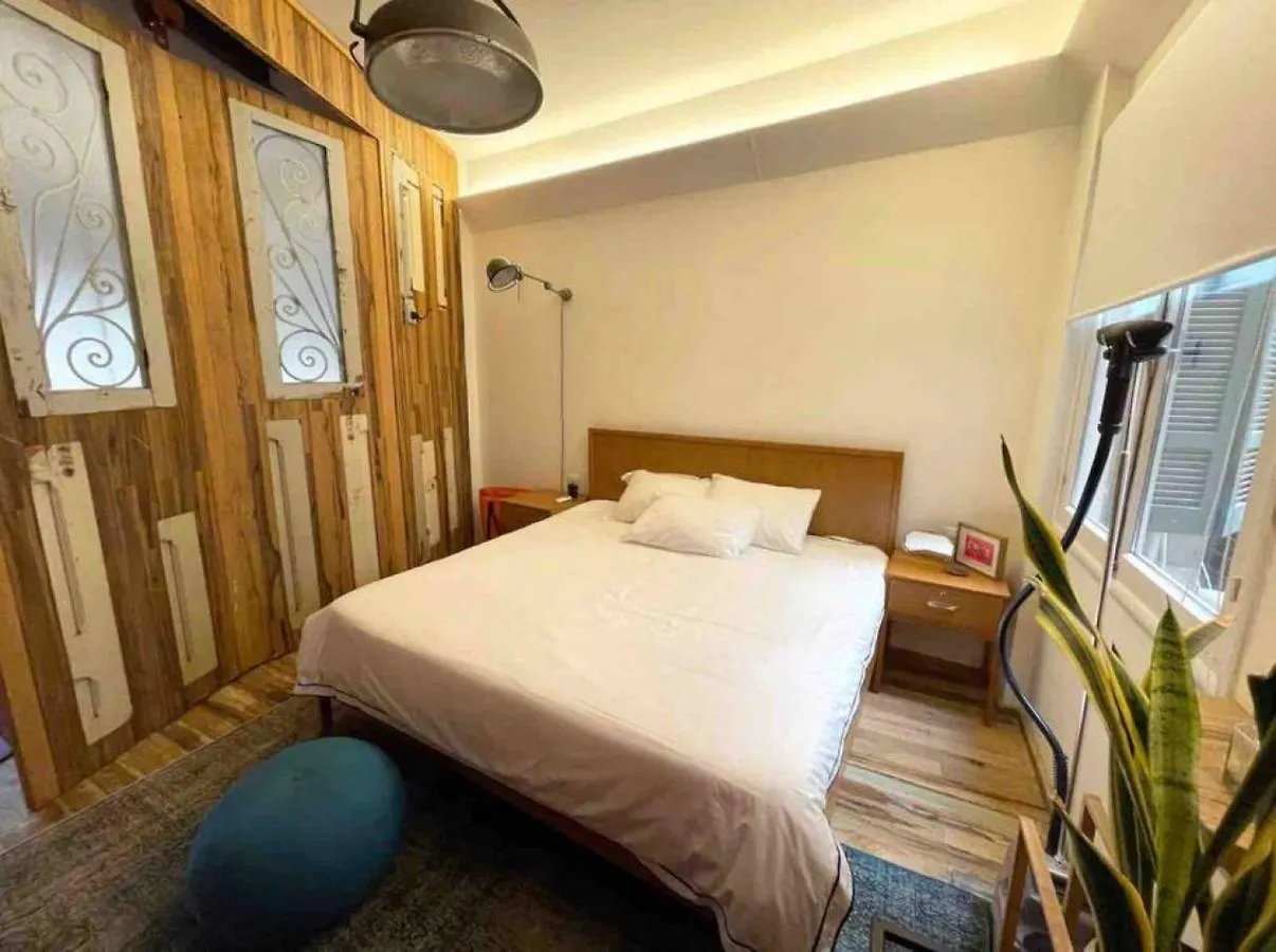 Designer 1Br Apt In Gemmayze Beirut 0*,  Lebanon