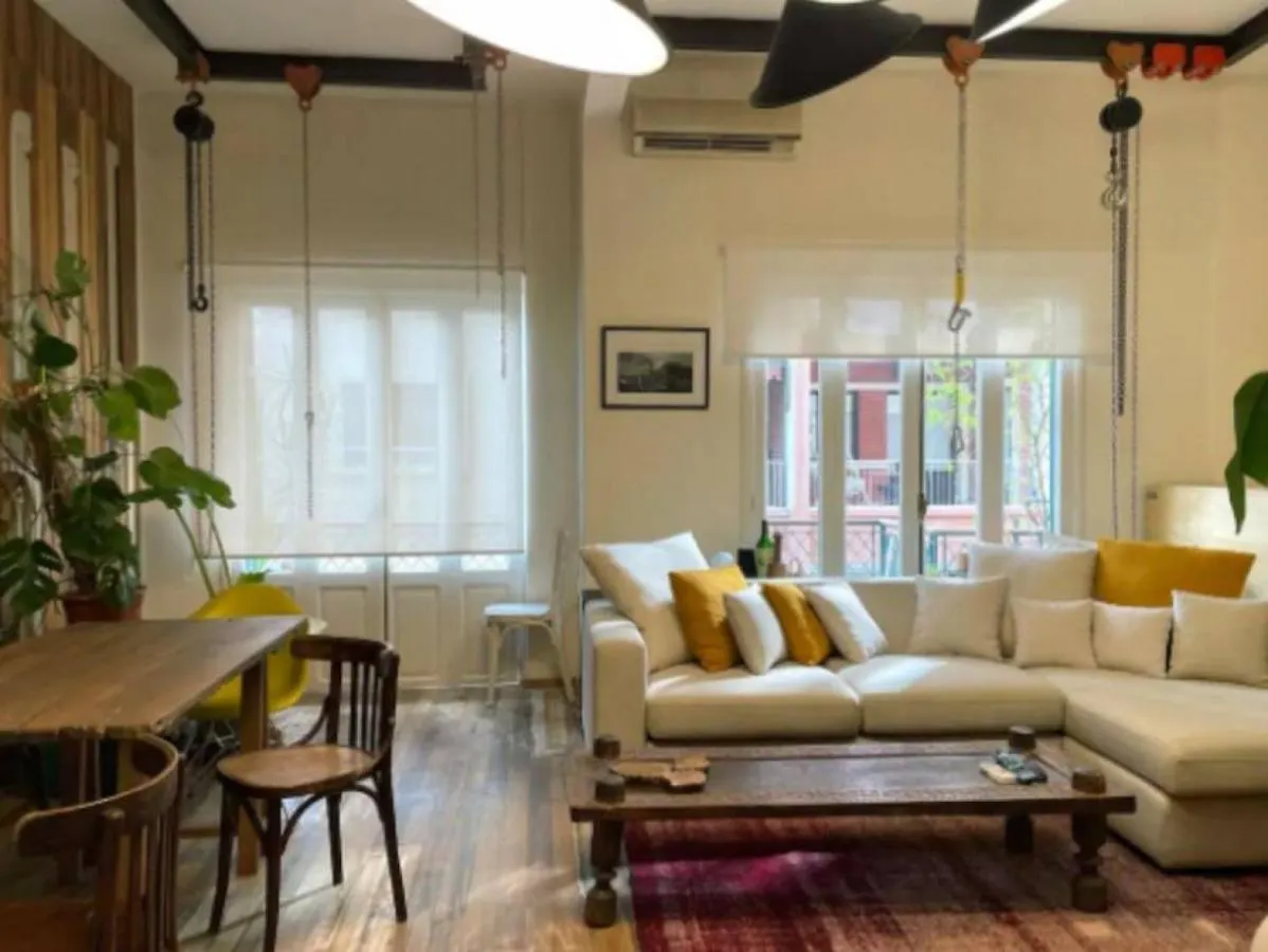 Designer 1Br Apt In Gemmayze Beirut